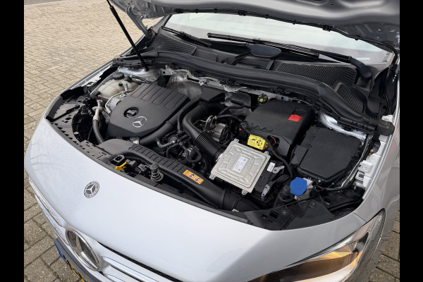 Mercedes-Benz B-klasse 180 Launch Edition Automaat / Parkeersensoren V-A / Cruise Control / Camera / Multimedia / 17'' LM / Navi