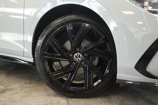 Volkswagen Golf 1.5 eTSI Style R-Line Panoramadak Trekhaak