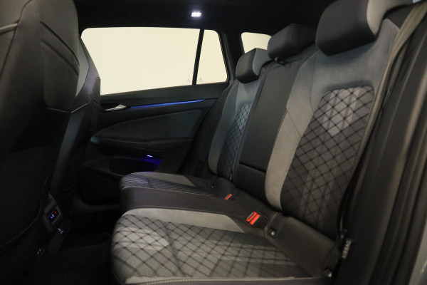 Volkswagen Golf 1.5 eTSI Style R-Line Panoramadak Trekhaak