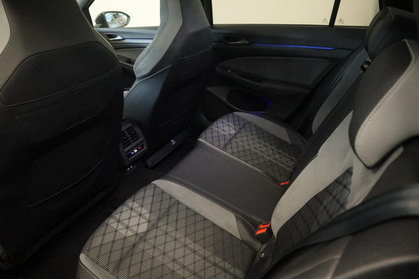 Volkswagen Golf 1.5 eTSI Style R-Line Panoramadak Trekhaak