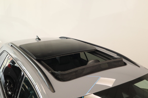 Volkswagen Golf 1.5 eTSI Style R-Line Panoramadak Trekhaak