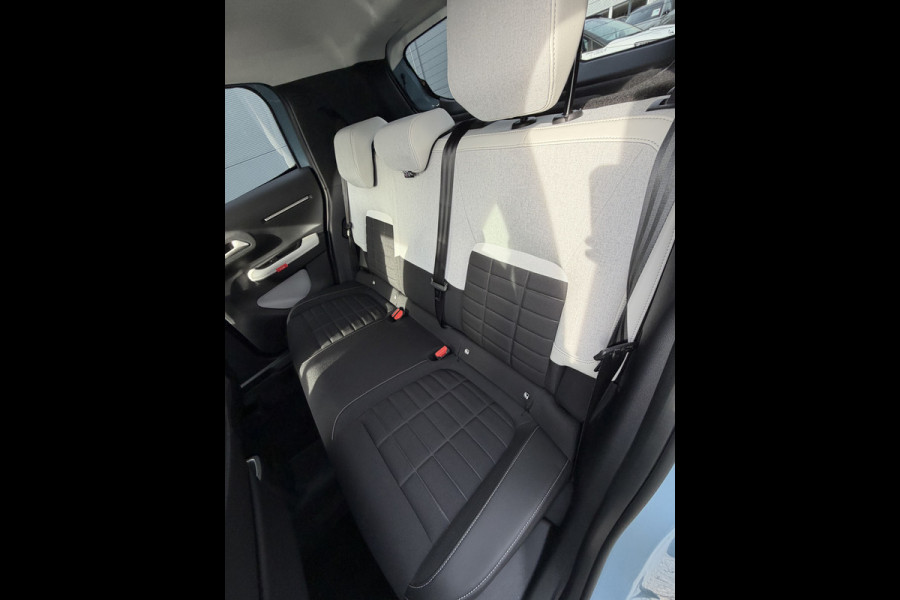 Citroën C3 100pk Max (Camera - Navigatie - Automatische Airco - Apple Carplay - 17"- Draadloos laden - LED)