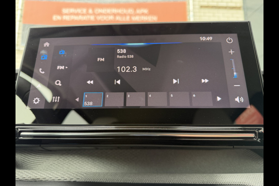 Citroën C3 100pk Max (Camera - Navigatie - Automatische Airco - Apple Carplay - 17"- Draadloos laden - LED)