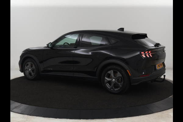 Ford Mustang Mach-E RWD 75 kWh | SOH 93% | Leder | Trekhaak | Stoelverwarming | Adaptive cruise | Carplay | Camera | Stuurverwarming | 18'' | Full LED | Dodehoek detectie | Navigatie