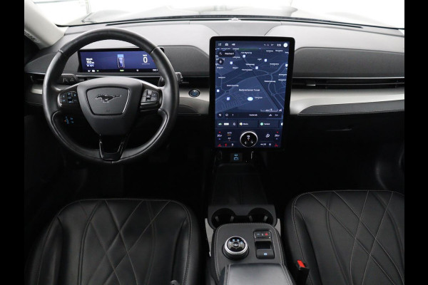 Ford Mustang Mach-E RWD 75 kWh | SOH 93% | Leder | Trekhaak | Stoelverwarming | Adaptive cruise | Carplay | Camera | Stuurverwarming | 18'' | Full LED | Dodehoek detectie | Navigatie
