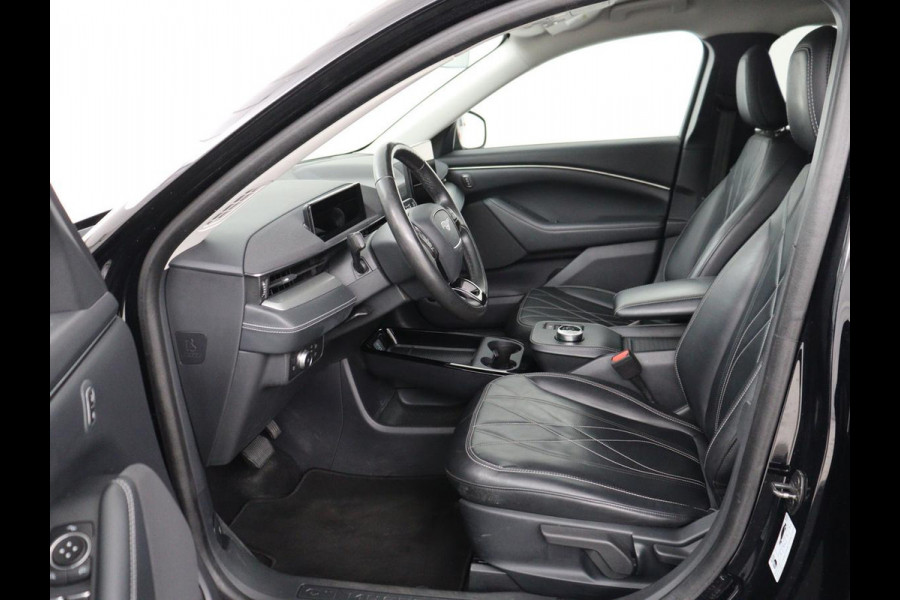Ford Mustang Mach-E RWD 75 kWh | SOH 93% | Leder | Trekhaak | Stoelverwarming | Adaptive cruise | Carplay | Camera | Stuurverwarming | 18'' | Full LED | Dodehoek detectie | Navigatie