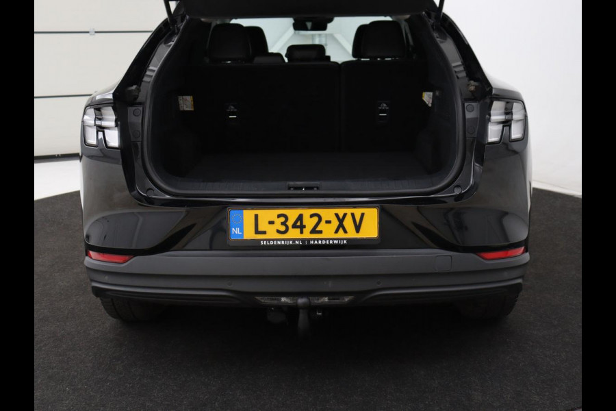 Ford Mustang Mach-E RWD 75 kWh | SOH 93% | Leder | Trekhaak | Stoelverwarming | Adaptive cruise | Carplay | Camera | Stuurverwarming | 18'' | Full LED | Dodehoek detectie | Navigatie