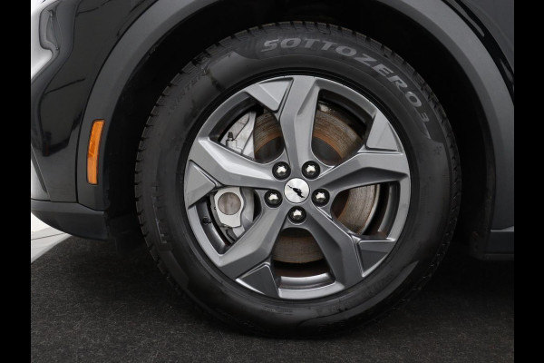 Ford Mustang Mach-E RWD 75 kWh | SOH 93% | Leder | Trekhaak | Stoelverwarming | Adaptive cruise | Carplay | Camera | Stuurverwarming | 18'' | Full LED | Dodehoek detectie | Navigatie