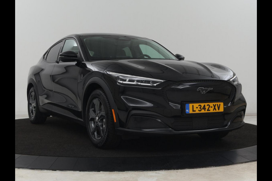 Ford Mustang Mach-E RWD 75 kWh | SOH 93% | Leder | Trekhaak | Stoelverwarming | Adaptive cruise | Carplay | Camera | Stuurverwarming | 18'' | Full LED | Dodehoek detectie | Navigatie