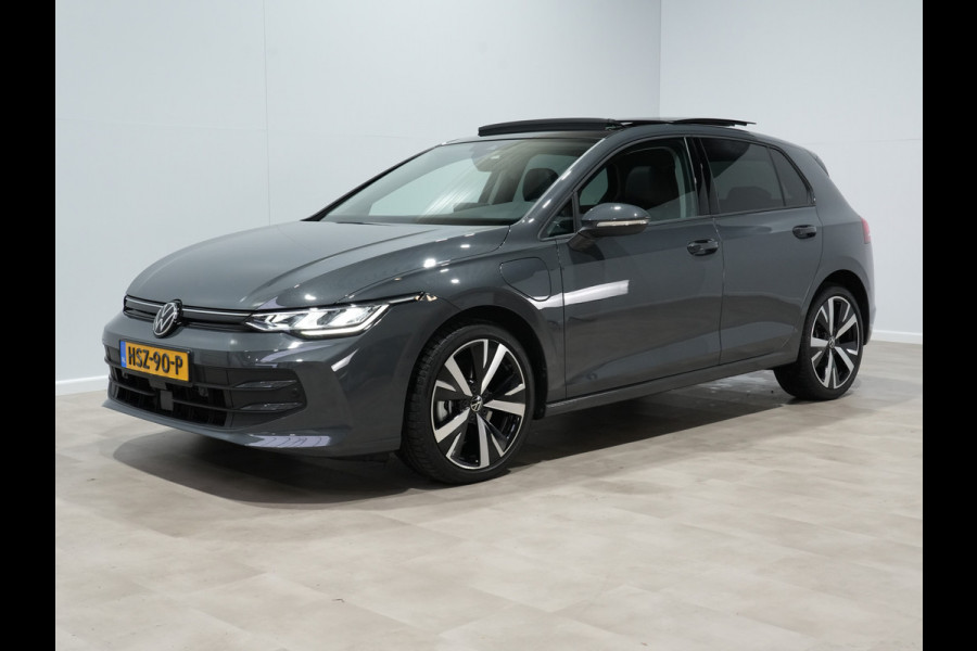Volkswagen Golf 1.5 eHybrid 204pk Life Edition Panorama Stoel/Stuurverw. Camera 18"velgen Trekhaak