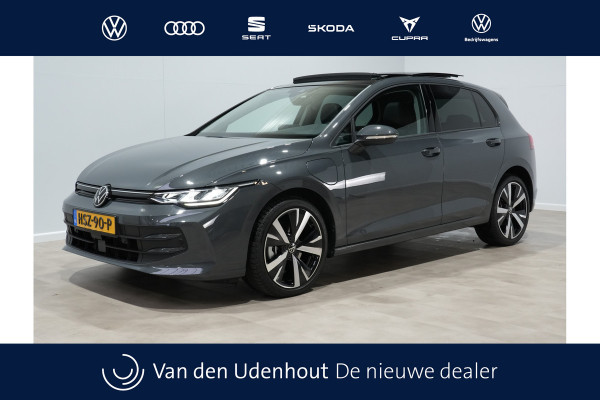 Volkswagen Golf 1.5 eHybrid 204pk Life Edition Panorama Stoel/Stuurverw. Camera 18"velgen Trekhaak