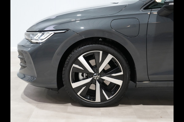 Volkswagen Golf 1.5 eHybrid 204pk Life Edition Panorama Stoel/Stuurverw. Camera 18"velgen Trekhaak