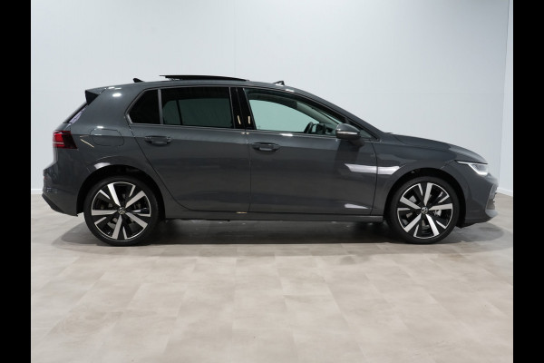 Volkswagen Golf 1.5 eHybrid 204pk Life Edition Panorama Stoel/Stuurverw. Camera 18"velgen Trekhaak