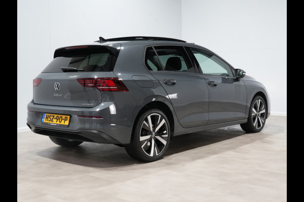 Volkswagen Golf 1.5 eHybrid 204pk Life Edition Panorama Stoel/Stuurverw. Camera 18"velgen Trekhaak