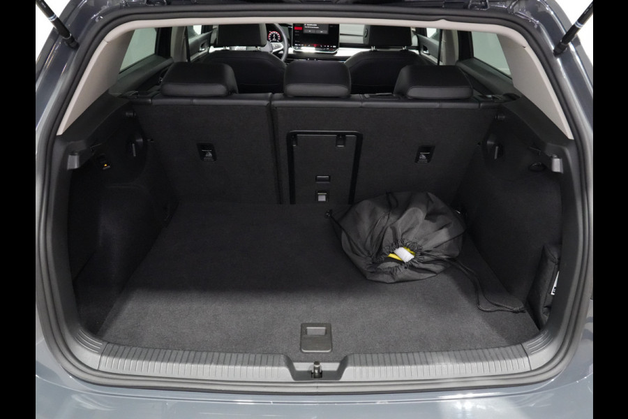 Volkswagen Golf 1.5 eHybrid 204pk Life Edition Panorama Stoel/Stuurverw. Camera 18"velgen Trekhaak