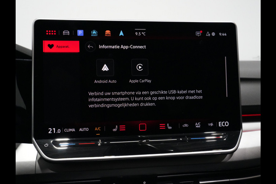 Volkswagen Golf 1.5 eHybrid 204pk Life Edition Panorama Stoel/Stuurverw. Camera 18"velgen Trekhaak