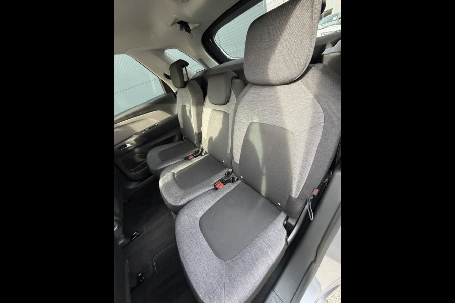 Citroën C4 Spacetourer 130pk Shine (Camera - Keyless Entry - Parkeersensoren V+A - Navigatie - Apple Carplay - Automatisch parkeren - Automatische Airc