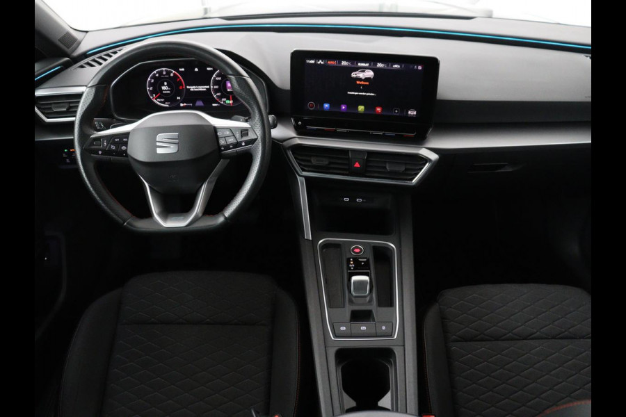 Seat Leon 1.5 eTSI FR Launch Edition | Stoelverwarming | Trekhaak | Adaptive cruise | Camera | Carplay | Sfeerverlichting | Navigatie | Keyless | Dynamic Chassis Control | Full LED