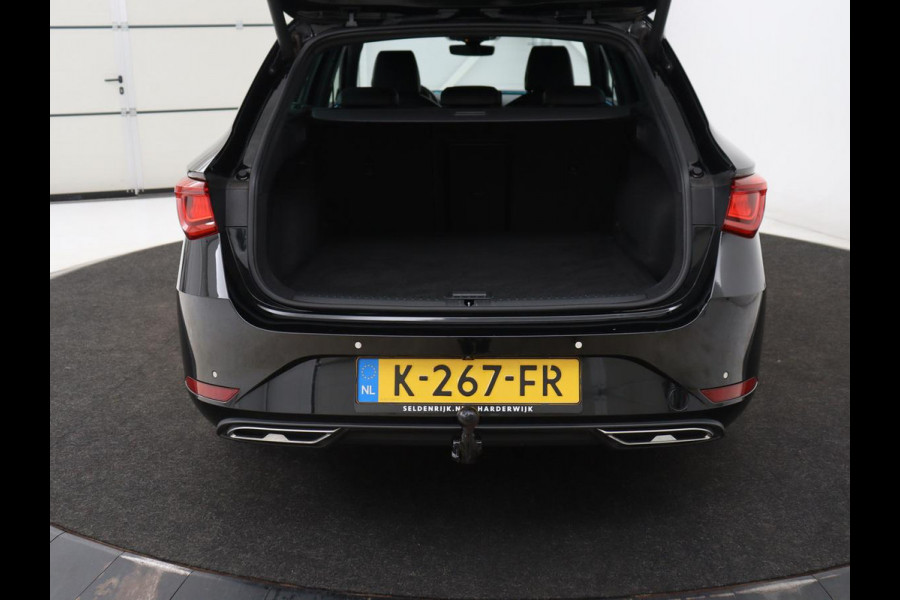 Seat Leon 1.5 eTSI FR Launch Edition | Stoelverwarming | Trekhaak | Adaptive cruise | Camera | Carplay | Sfeerverlichting | Navigatie | Keyless | Dynamic Chassis Control | Full LED