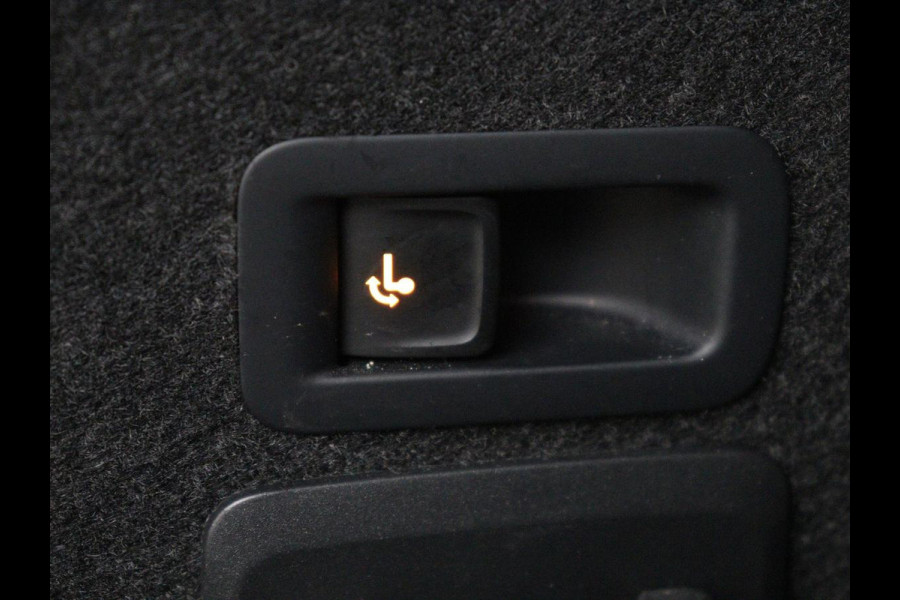 Seat Leon 1.5 eTSI FR Launch Edition | Stoelverwarming | Trekhaak | Adaptive cruise | Camera | Carplay | Sfeerverlichting | Navigatie | Keyless | Dynamic Chassis Control | Full LED