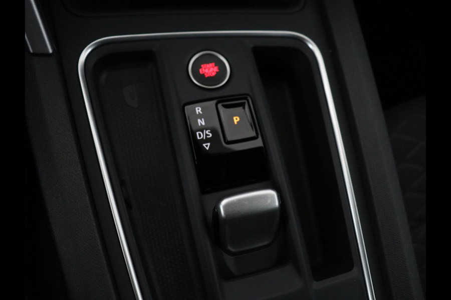 Seat Leon 1.5 eTSI FR Launch Edition | Stoelverwarming | Trekhaak | Adaptive cruise | Camera | Carplay | Sfeerverlichting | Navigatie | Keyless | Dynamic Chassis Control | Full LED