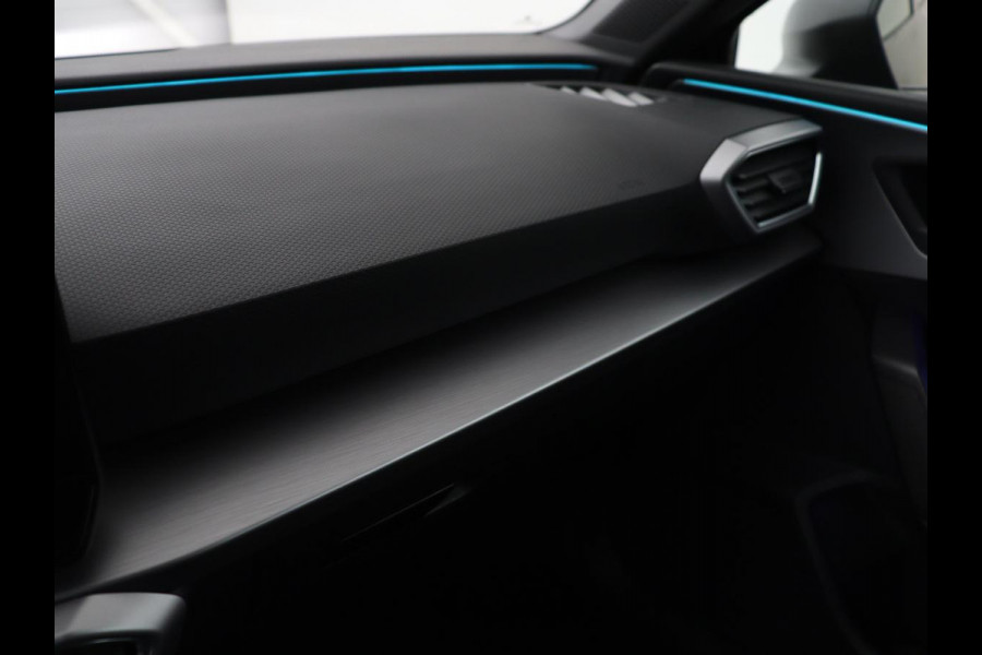 Seat Leon 1.5 eTSI FR Launch Edition | Stoelverwarming | Trekhaak | Adaptive cruise | Camera | Carplay | Sfeerverlichting | Navigatie | Keyless | Dynamic Chassis Control | Full LED