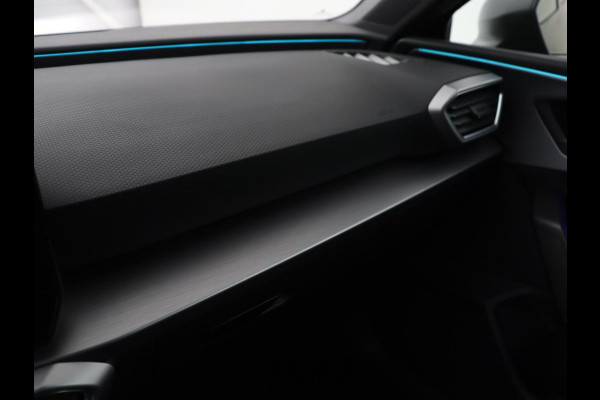 Seat Leon 1.5 eTSI FR Launch Edition | Stoelverwarming | Trekhaak | Adaptive cruise | Camera | Carplay | Sfeerverlichting | Navigatie | Keyless | Dynamic Chassis Control | Full LED