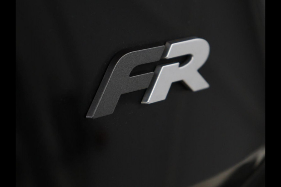 Seat Leon 1.5 eTSI FR Launch Edition | Stoelverwarming | Trekhaak | Adaptive cruise | Camera | Carplay | Sfeerverlichting | Navigatie | Keyless | Dynamic Chassis Control | Full LED