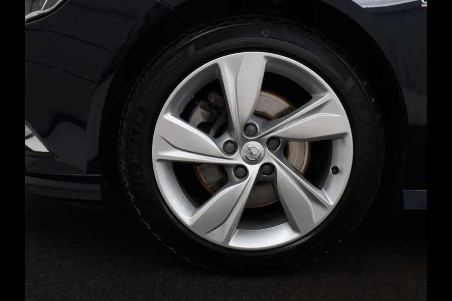 Opel Insignia 1.5 Turbo Business Executive | OPC Line | Leder | Stoel & stuurverwarming | Marix LED | Trekhaak | Carplay | Camera | Comfortstoelen | Navigatie