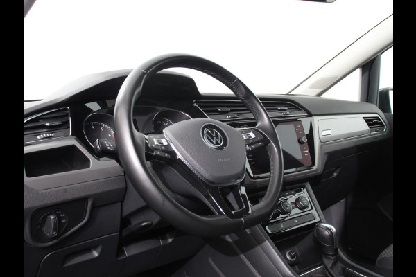 Volkswagen Touran 1.5 TSI 150pk DSG Comfortline Plus 7p | Navigatie | Apple Carplay/Android Auto | Wegklapbare trekhaak | Parkeersensoren | Adaptive Cruise Control | Stoelverwarming | Getinte ramen | Climate Control