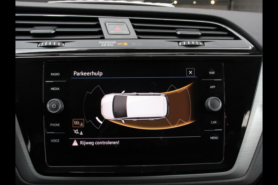 Volkswagen Touran 1.5 TSI 150pk DSG Comfortline Plus 7p | Navigatie | Apple Carplay/Android Auto | Wegklapbare trekhaak | Parkeersensoren | Adaptive Cruise Control | Stoelverwarming | Getinte ramen | Climate Control
