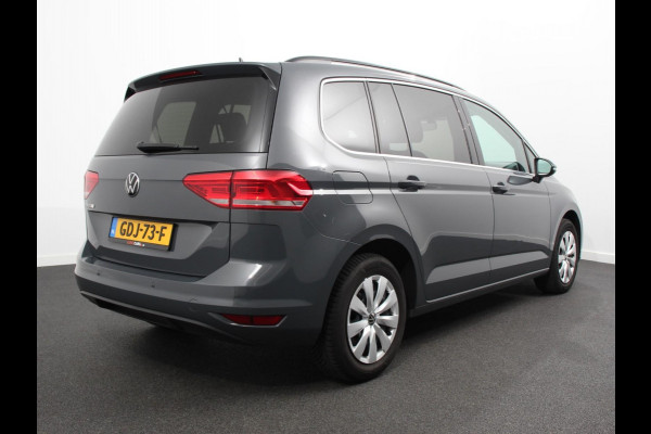 Volkswagen Touran 1.5 TSI 150pk DSG Comfortline Plus 7p | Navigatie | Apple Carplay/Android Auto | Wegklapbare trekhaak | Parkeersensoren | Adaptive Cruise Control | Stoelverwarming | Getinte ramen | Climate Control