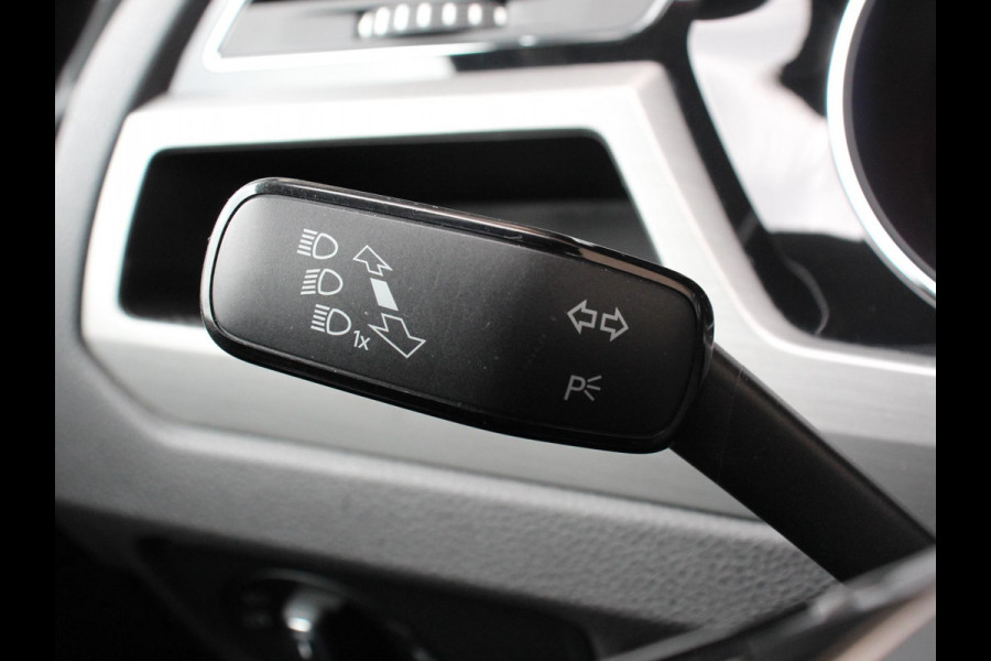 Volkswagen Touran 1.5 TSI 150pk DSG Comfortline Plus 7p | Navigatie | Apple Carplay/Android Auto | Wegklapbare trekhaak | Parkeersensoren | Adaptive Cruise Control | Stoelverwarming | Getinte ramen | Climate Control