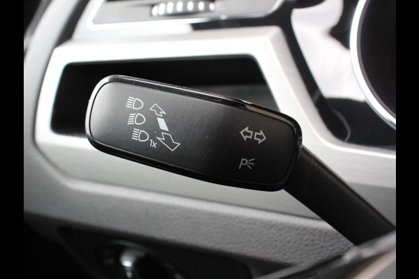 Volkswagen Touran 1.5 TSI 150pk DSG Comfortline Plus 7p | Navigatie | Apple Carplay/Android Auto | Wegklapbare trekhaak | Parkeersensoren | Adaptive Cruise Control | Stoelverwarming | Getinte ramen | Climate Control