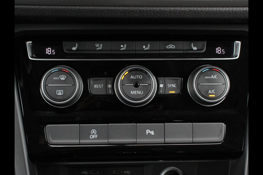 Volkswagen Touran 1.5 TSI 150pk DSG Comfortline Plus 7p | Navigatie | Apple Carplay/Android Auto | Wegklapbare trekhaak | Parkeersensoren | Adaptive Cruise Control | Stoelverwarming | Getinte ramen | Climate Control