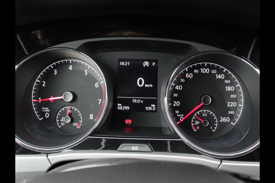 Volkswagen Touran 1.5 TSI 150pk DSG Comfortline Plus 7p | Navigatie | Apple Carplay/Android Auto | Wegklapbare trekhaak | Parkeersensoren | Adaptive Cruise Control | Stoelverwarming | Getinte ramen | Climate Control