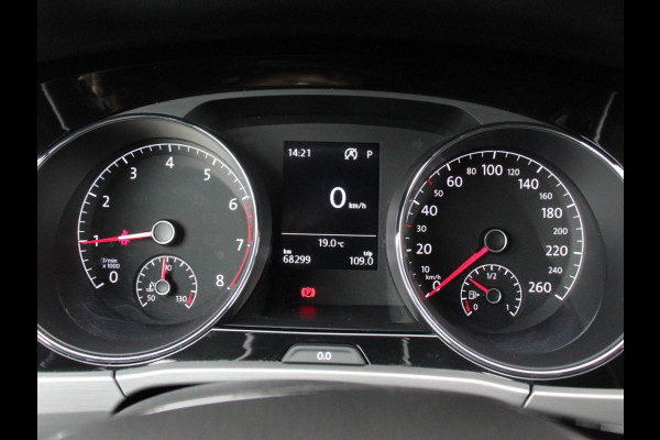 Volkswagen Touran 1.5 TSI 150pk DSG Comfortline Plus 7p | Navigatie | Apple Carplay/Android Auto | Wegklapbare trekhaak | Parkeersensoren | Adaptive Cruise Control | Stoelverwarming | Getinte ramen | Climate Control