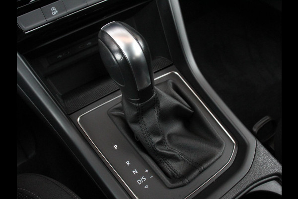 Volkswagen Touran 1.5 TSI 150pk DSG Comfortline Plus 7p | Navigatie | Apple Carplay/Android Auto | Wegklapbare trekhaak | Parkeersensoren | Adaptive Cruise Control | Stoelverwarming | Getinte ramen | Climate Control