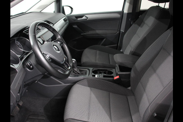 Volkswagen Touran 1.5 TSI 150pk DSG Comfortline Plus 7p | Navigatie | Apple Carplay/Android Auto | Wegklapbare trekhaak | Parkeersensoren | Adaptive Cruise Control | Stoelverwarming | Getinte ramen | Climate Control