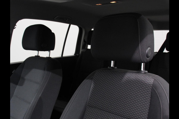 Volkswagen Touran 1.5 TSI 150pk DSG Comfortline Plus 7p | Navigatie | Apple Carplay/Android Auto | Wegklapbare trekhaak | Parkeersensoren | Adaptive Cruise Control | Stoelverwarming | Getinte ramen | Climate Control