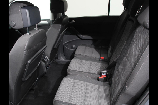 Volkswagen Touran 1.5 TSI 150pk DSG Comfortline Plus 7p | Navigatie | Apple Carplay/Android Auto | Wegklapbare trekhaak | Parkeersensoren | Adaptive Cruise Control | Stoelverwarming | Getinte ramen | Climate Control