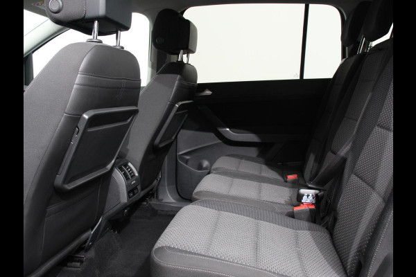 Volkswagen Touran 1.5 TSI 150pk DSG Comfortline Plus 7p | Navigatie | Apple Carplay/Android Auto | Wegklapbare trekhaak | Parkeersensoren | Adaptive Cruise Control | Stoelverwarming | Getinte ramen | Climate Control