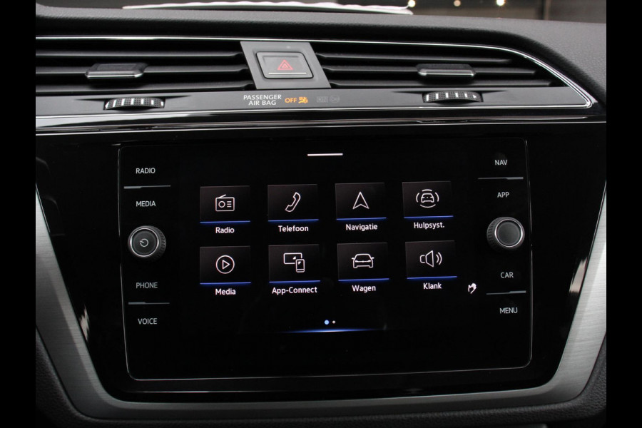 Volkswagen Touran 1.5 TSI 150pk DSG Comfortline Plus 7p | Navigatie | Apple Carplay/Android Auto | Wegklapbare trekhaak | Parkeersensoren | Adaptive Cruise Control | Stoelverwarming | Getinte ramen | Climate Control