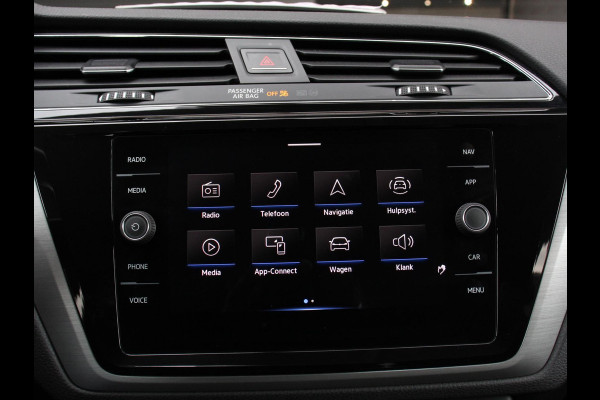 Volkswagen Touran 1.5 TSI 150pk DSG Comfortline Plus 7p | Navigatie | Apple Carplay/Android Auto | Wegklapbare trekhaak | Parkeersensoren | Adaptive Cruise Control | Stoelverwarming | Getinte ramen | Climate Control