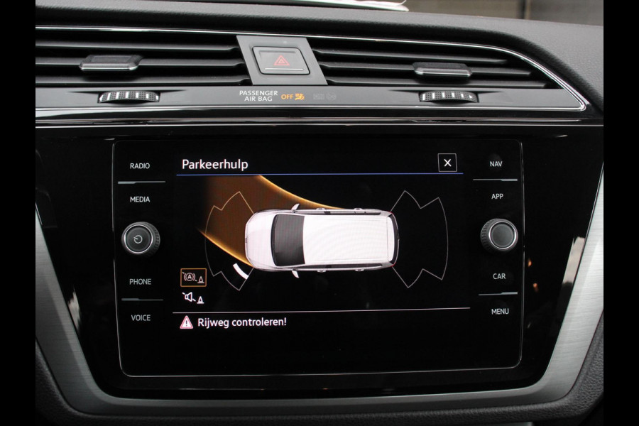 Volkswagen Touran 1.5 TSI 150pk DSG Comfortline Plus 7p | Navigatie | Apple Carplay/Android Auto | Wegklapbare trekhaak | Parkeersensoren | Adaptive Cruise Control | Stoelverwarming | Getinte ramen | Climate Control