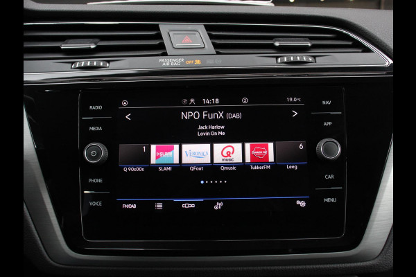 Volkswagen Touran 1.5 TSI 150pk DSG Comfortline Plus 7p | Navigatie | Apple Carplay/Android Auto | Wegklapbare trekhaak | Parkeersensoren | Adaptive Cruise Control | Stoelverwarming | Getinte ramen | Climate Control