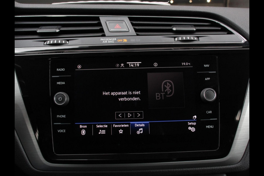 Volkswagen Touran 1.5 TSI 150pk DSG Comfortline Plus 7p | Navigatie | Apple Carplay/Android Auto | Wegklapbare trekhaak | Parkeersensoren | Adaptive Cruise Control | Stoelverwarming | Getinte ramen | Climate Control