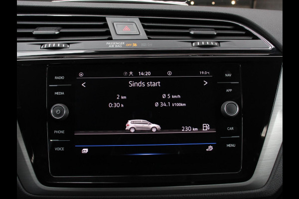 Volkswagen Touran 1.5 TSI 150pk DSG Comfortline Plus 7p | Navigatie | Apple Carplay/Android Auto | Wegklapbare trekhaak | Parkeersensoren | Adaptive Cruise Control | Stoelverwarming | Getinte ramen | Climate Control