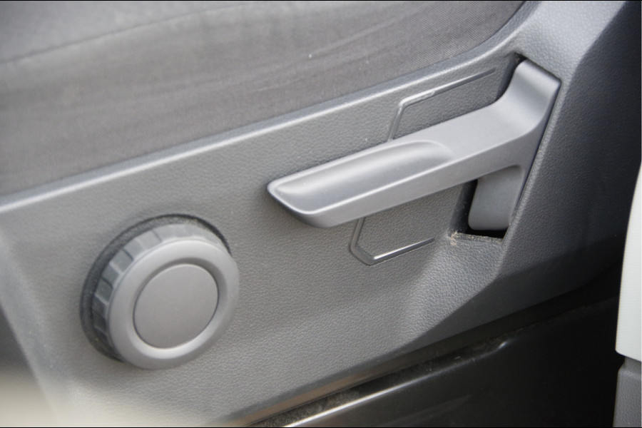 Volkswagen Crafter 2.0 TDI L3H3 Highline 3-ZITS, 140PK AUT. LED, CAMERA, NAVI, CRUISE, AIRCO, PARKEERSENSOREN