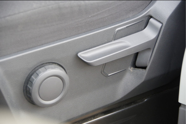 Volkswagen Crafter 2.0 TDI L3H3 Highline 3-ZITS, 140PK AUT. LED, CAMERA, NAVI, CRUISE, AIRCO, PARKEERSENSOREN